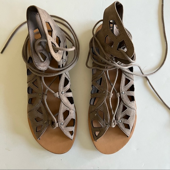 Mossimo Supply Co. Nadine Taupe Gladiator Style Tie Sandals. Size 9.5 - Picture 3 of 8